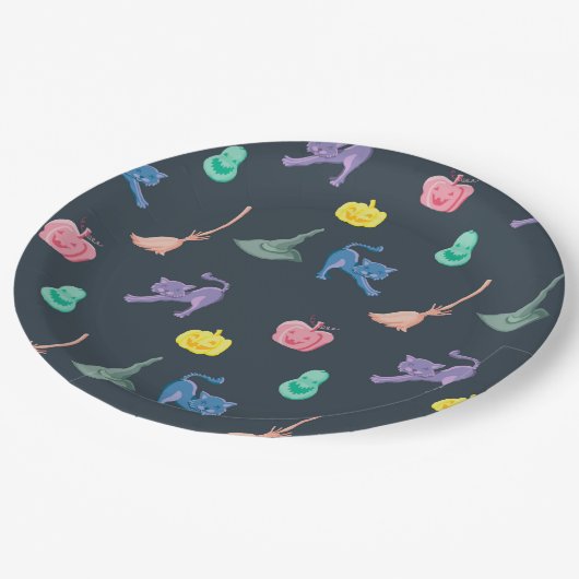 Design mit lustigen Charakteren Halloween-Party Pappteller (Schrägansicht)