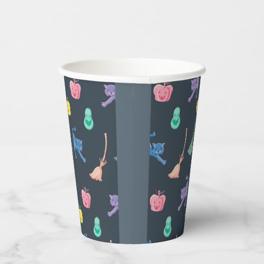 Design mit lustigen Halloween-Figuren Pappbecher (Rechts)