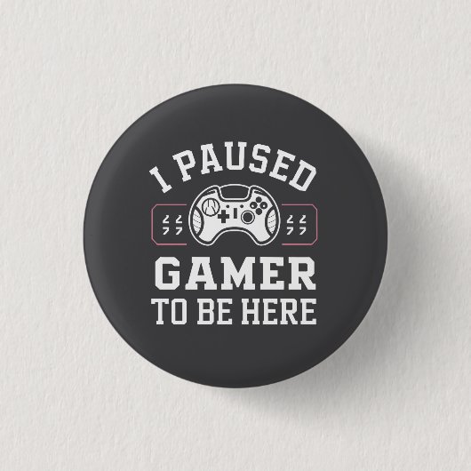 Design mit Zitat 'Ich habe Gamer pausiert, um hier Button (Vorderseite)