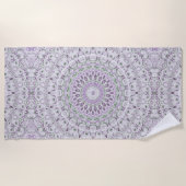Design von Lavendel und Green Mandala Strandtuch (Vorderseite)