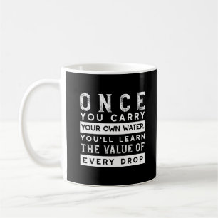 Design von Weisheit-Zitaten - Wert jedes einzelnen Kaffeetasse