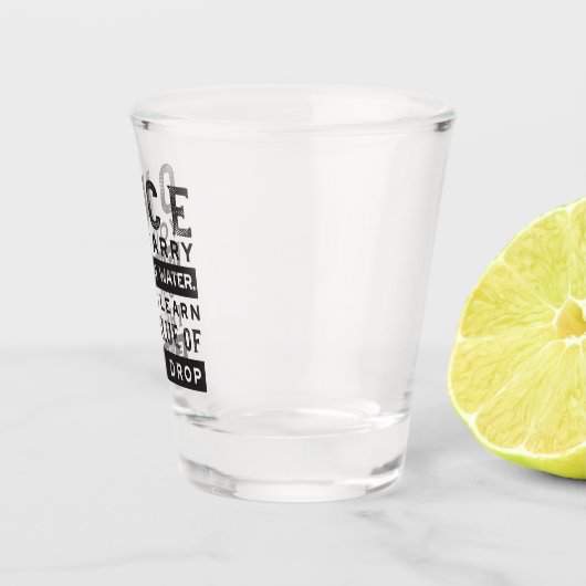 Design von Weisheit-Zitaten - Wert jedes einzelnen Schnapsglas (Rechts)