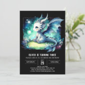Design Whimsy Dragon Birthday Einladung (Stehend Vorderseite)