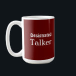Designated Talker Funny Red Tasse<br><div class="desc">Ein lustiger Schlamm mit dem Text "Designated Talker". Vollständig anpassbar. Sie können den Schriftart, die Farbe des Schriftartes und die Hintergrundfarbe ändern. Wenn Sie Hilfe bei Ihrer Personalisierung benötigen, frag bitte.</div>