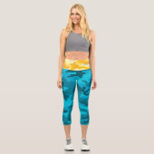 Designerinitis für hellblaugelbe Camouflage Capri Leggings (Vorderseite)