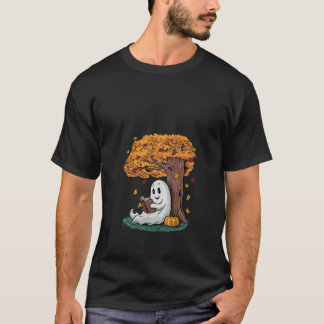 Designgeister der Herbstsaison lesen Buch und T-Shirt