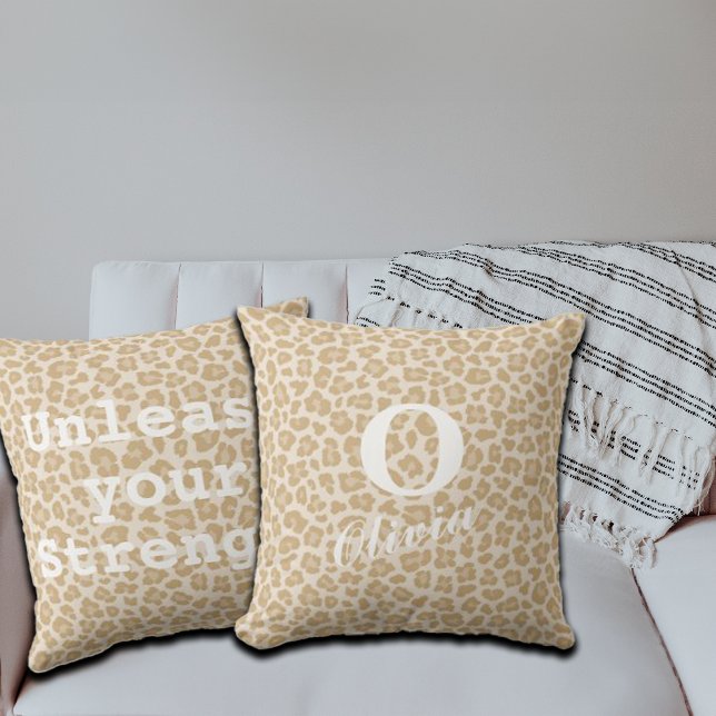 Designy Leopard Print Custom Monogram & Name Kissen (Von Creator hochgeladen)