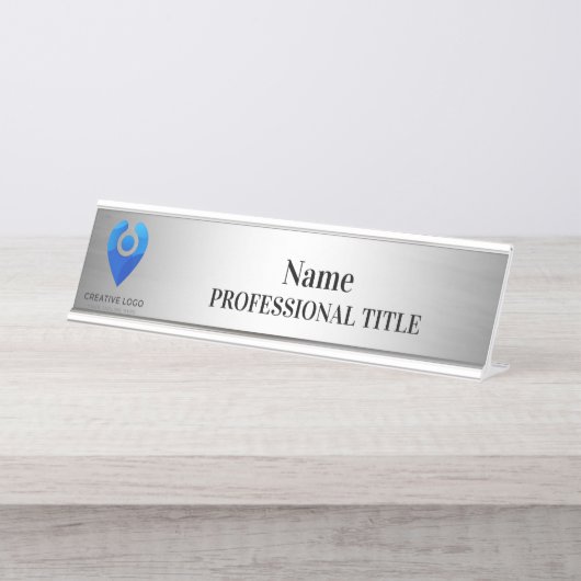 Desktop-Silbernamensplatte mit Logo und Slogan Schreibtischnamensplakette (Vorderseite )