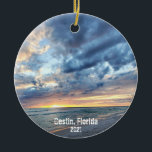 Destin Beach Custom Your Own Fotos 2 Seiten Keramik Ornament<br><div class="desc">Wenn Sie dieses Jahr am Strand von Destin in Florida unterwegs sind, werden Sie gewollt, sich an die Reise mit diesem einzigartigen Weihnachts-Sake-Reise-Souvenir-Ornament mit zwei eigenen Fotos zu erinnern! Einfach mit Ihrem eigenen Destin Beach Foto und Reisedatum auf der Vorderseite und ein anderes von Ihrem eigenen Foto auf der Rückseite...</div>