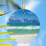 Destin Florida Beach Foto Keramikornament<br><div class="desc">Ein schönes Strandfoto,  aufgenommen in der idealen Feriendestination Destin,  Florida. Das wunderschöne grüne Wasser von Sandestin spült bis zum Sandstrand unter dem ruhigen blauen Himmel,  um das perfekte landschaftliche Foto für einen Urlaub zu machen.</div>