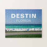 Destin Florida Beach Fotografie Meer Puzzle<br><div class="desc">Ein wunderschönes Strandfoto, das in einem beliebten Urlaubsziel für Floridianer aufgenommen wurde: Destin, Florida. Das wunderschöne aquamarine Meerwasser in Sandestin trifft auf die Sandküste, die das perfekte Foto für die Insellandschaft bildet. Ein niedliches Puzzle mit fett weißer Typografie auf einem Küstenstreifen-Foto. Stellen Sie sich vor, Sie sitzen unter einem der...</div>