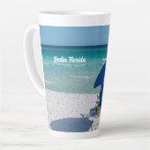 Destin Florida Stühle und Regenschirm Latte Tasse (Linke Ecke)