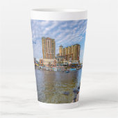 Destin Harbour Boardwalk Latte Tasse (Vorderseite)