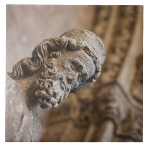Detail der Kreuzgänge Statue des Patriarchen Zacar Fliese