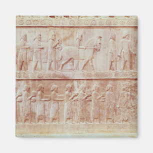 Detail des Entlastungsfrieses auf dem Osten Magnet