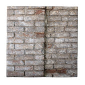 Detail einer Wand eines alten roten Backsteins mit Fliese (Vorderseite)