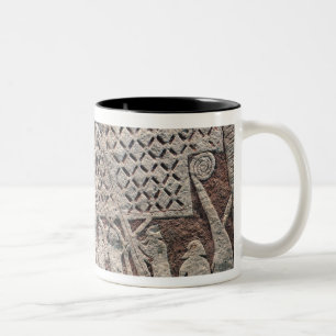 Detail eines Bildsteins, der Viking darstellt Zweifarbige Tasse