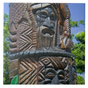 Detail eines Kanak-Totempfahls, Noumea, Neu 2 Fliese