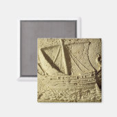 Detail eines Reliefs eines Schiffes, aus einem Sar Magnet (Vorderseite/Rückseite)