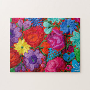 Detail traditioneller Stickerei Blumenstoff Puzzle