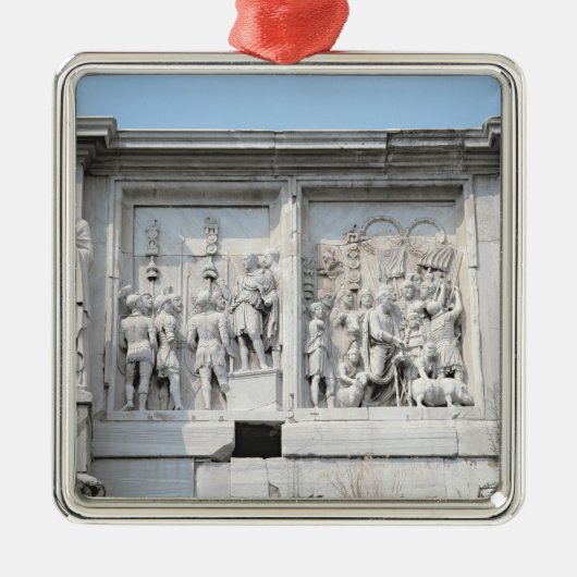 Detail vom Bogen von Constantine Ornament Aus Metall (Vorne)