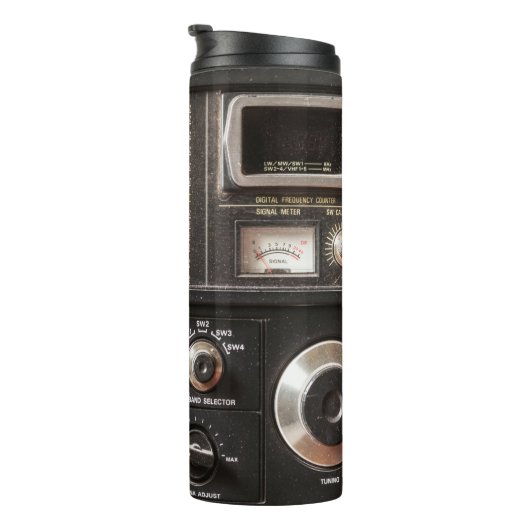 Details eines alten Funkempfängers Thermosbecher (Nach rechts gedreht)