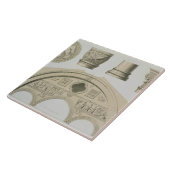 Details eines gestalteten Bogens und Spalten von Fliese (Seite)