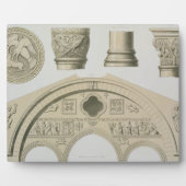 Details eines Skulpturenbogens und Säulen aus St. Fotoplatte (Vorderseite)