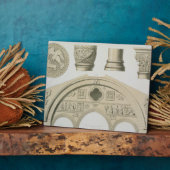 Details eines Skulpturenbogens und Säulen aus St. Fotoplatte (Seite)