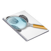 Detektiv-Anhaltspunkt-Entdeckungs-Finger nimmt von Notizblock (Rechte Seite)