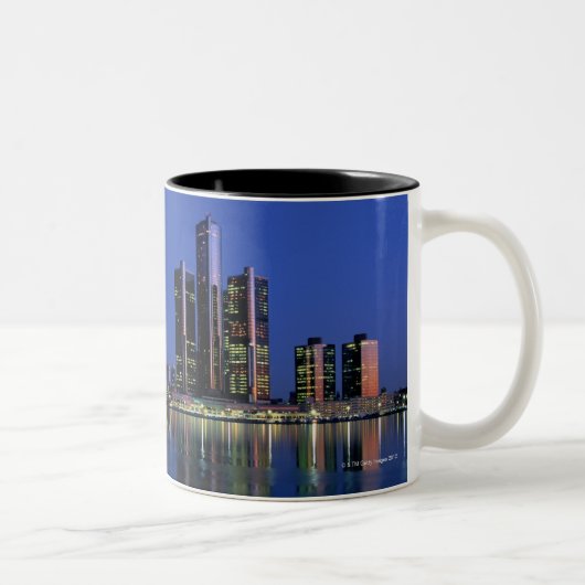 Detroit-Skyline nachts Zweifarbige Tasse (Rechts)