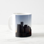 DetroitSkyline an der Dämmerungs-Tasse Kaffeetasse (Vorderseite Links)