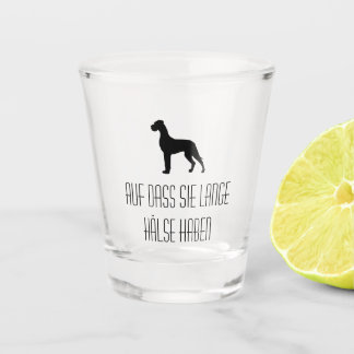Deutsche Dogge und ein deutscher Wunsch für jeden Schnapsglas