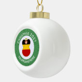 Deutsche Engel-Weihnachtsfahne Personalisiert Keramik Kugel-Ornament (Rechts)
