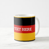DEUTSCHE FLAGFARBEN + Ihr Text Kaffeetasse (VorderseiteRechts)
