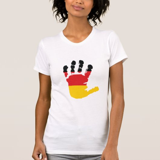 Deutsche Flagge auf einem T - Shirt der Handfrauen (Vorderseite)