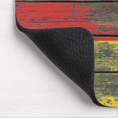 Deutsche Flagge auf rauem Holz verschalt Effekt Mousepad (Ecke)