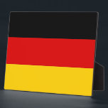 Deutsche Flagge Fotoplatte<br><div class="desc">Mit unserer ausgezeichneten Plakette mit der Flagge Deutschlands bereichern Sie Ihre Dekoration! Diese mit viel Liebe zum Detail gestaltete Plakette ist mehr als nur ein Dekorationsstück; sie ist eine Feier des deutschen Erbes und des Nationalstolzes. Das kühne Design zeigt stolz die ikonischen Elemente der deutschen Fahne und symbolisiert damit die...</div>