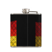 Deutsche Flagge hinter Kettenverbindungszaun Flachmann (Rückseite)