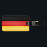 Deutsche Flagge Patriotische Farben Personalisiert Gepäckanhänger<br><div class="desc">Lass allen, dass du stolz darauf bist, Deutsch zu sein, mit einem personalisierten Gepäckanhänger, der die Schwarz-, Rot- und Goldfarben auf der Vorderseite trägt. Verwenden Sie es, um Ihr Gepäck, Ihre Musikinstrumenten, Hüllen, Sportgeräte und alles zu kennzeichnen, was Sie nicht gewollt haben, um sich zu verirren. Dies ist eine leicht...</div>