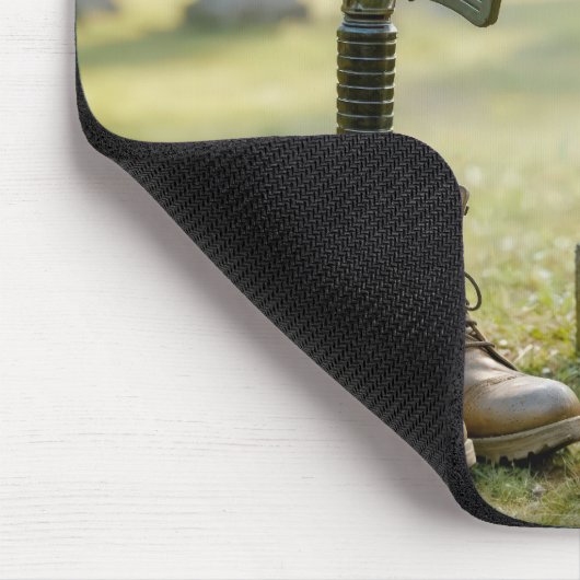 Deutsche Hirte, die das Grab eines Soldaten bewach Mousepad (Ecke)