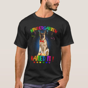 Deutsche Hunde Abschluss Klasse 22 Kindergarten Na T-Shirt
