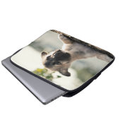 Deutsche Schäferwelpe über Lecke Laptopschutzhülle (Vorne Knopf)
