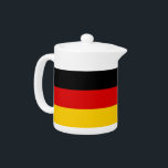 Deutscher Flaggenteapot<br><div class="desc">Fügen Sie Ihrer Teezeit eine Touch deutscher Eleganz hinzu, mit unserem exklusiven Teekessel mit der Flagge Deutschlands! Dieser Teekessel mit viel Liebe zum Detail ist mehr als nur ein funktionaler Gegenstand, er ist ein Feier des deutschen Kulturerbes und Kulturstolzes. Das elegante Design zeigt die ikonische deutsche Flagge und macht diesen...</div>
