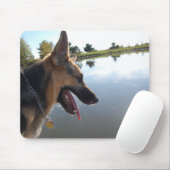 Deutscher Hirte/Bewundern der Aussicht Mousepad (Mit Mouse)