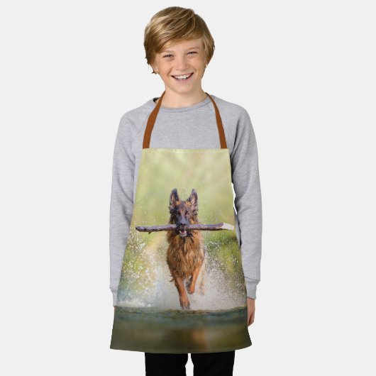 Deutscher Hirte, der mit Stick-Schürze läuft Schürze (Getragen)