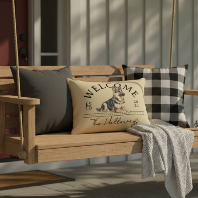 Deutscher Hirte - Familienname willkommen Dekokissen (Welcome guests to your home with this German Shepherd Custom Family Name Welcome Throw Pillow!)