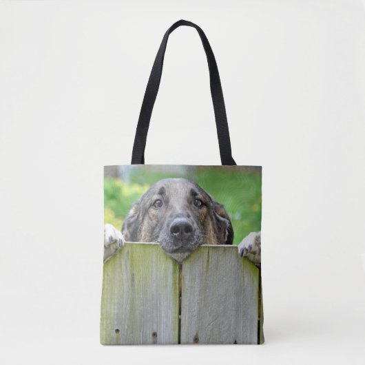 Deutscher Hirte mit Blick auf Zaun Tasche (Vorderseite)