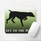 Deutscher kurzhaariger Zeiger "gelangen an den Mousepad (Mit Mouse)