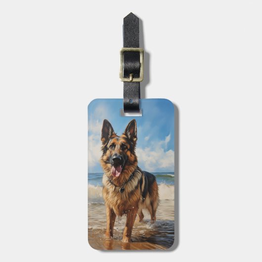Deutscher Schäferhund am Strand Gepäckanhänger (Vorderseite vertikal)